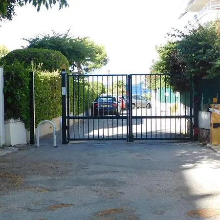 Superb T4 'port Aubernon' With Sea View Air Conditioningparking And Pool * Antibes
