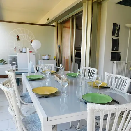 Superb T4 'port Aubernon' With Sea View Air Conditioningparking And Pool Antibes